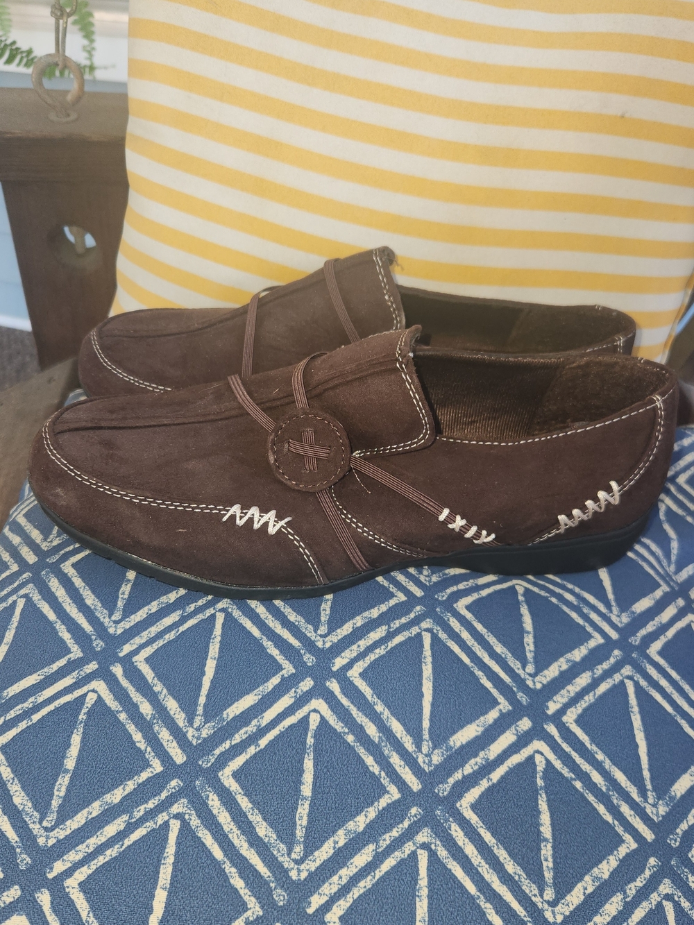 Classique Women's Brown Designer Kelly Faux Suede Slip-On Shoes Size 9W NWOB